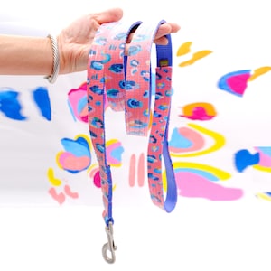 Correa para perro con estampado de leopardo Savannah: algodón laminado, resistente al agua, hecha a mano en EE. UU.