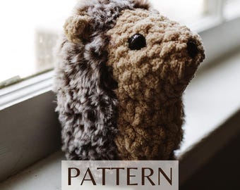 Virkat Henry Hedgehog-mönster, gosedjursmönster med plysch, amigurumi till pälsgarn, igelkott, snabb virkad presentidé.