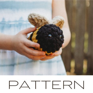 Crochet Bee PATTERN, Beginner Friendly, Insect, Quick Pattern, Beginner Friendly. image 1
