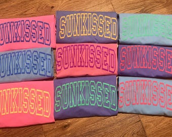 Comfort Colors® Neon Mama T-Shirt – Comfort Colors Tee – Trendy Mom Shirt – Bright Retro Mama Tee – Oversized Graphic Tee – Vintage Aestheti
