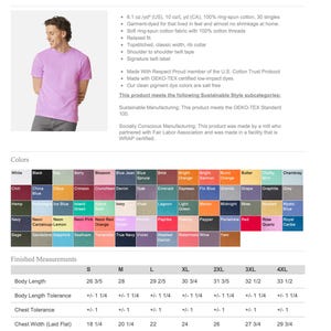 Może przedstawiać: Arkusz produktu dla koszulek unisex Comfort Colors, z modelem w r&oacute;żowym t-shircie. Arkusz zawiera szczeg&oacute;łowe informacje o kolorach, wymiarach i tkaninie, w tym bawełnie ring-spun i barwieniu odzieży.