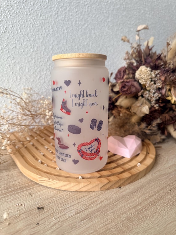 Hockey Romance Tumbler mit Strohhalm | Booktok Hockey Cup | Geschenk für Hockey Fans | Romance Era Becher | Cute Ice Hockey Mug