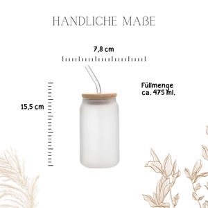 May include: A frosted glass can-shaped tumbler with a bamboo lid and a clear glass straw. The tumbler is 15.5 cm tall and 7.8 cm wide, with a capacity of approximately 475 ml. The text "HANDLICHE MABE" is at the top.