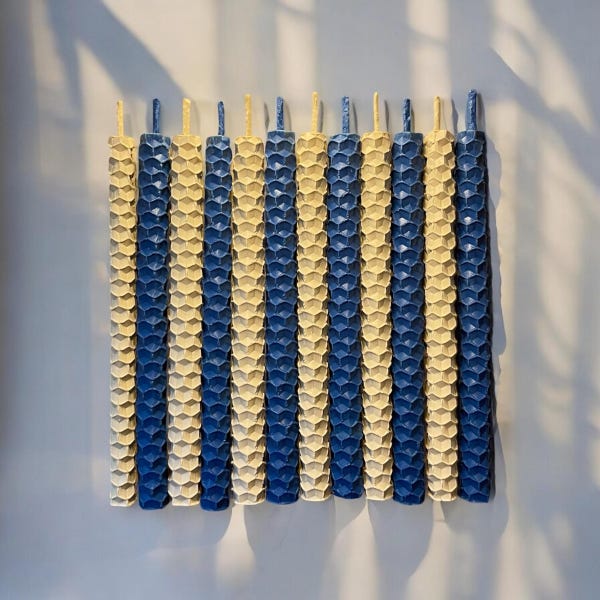 Handgefertigtes Chanukka Kerzenset aus Bienenwachs: Blaue & Weiße Menora-Kerzen