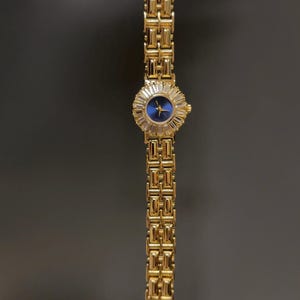 Montre en or pour femme, montre en cristal doré avec pierres précieuses, montre unique, montre d'inspiration vintage, cadeau pour elle, cadeau de fête des mères