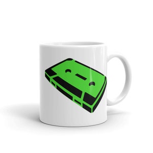 Caneca verde da cassete áudio de <br> Entrega Rápida? Presente de cerâmica | Retrô | Bebedor de chá | Café | Presentes de inauguração | Cozinha | Amante da música dos anos 80