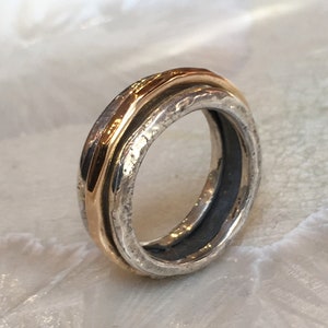 Rustieke mens trouwring, meditatie ring, zilver gouden ring, zilveren trouwring, angst spinnen ring, twee tonen band - Tender Love R2589