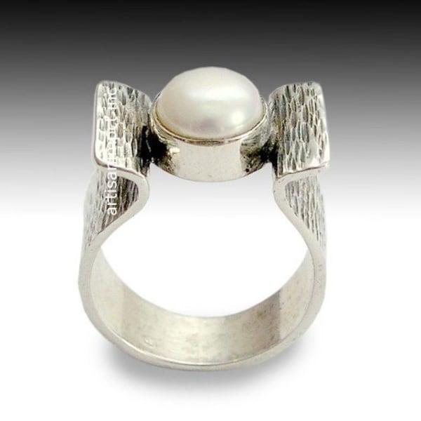 Perlenring, Silberring, Verlobungsring, Juni Geburtsstein Ring, oxidierter Silberring, Single Pearl Ring - At first light R1531S