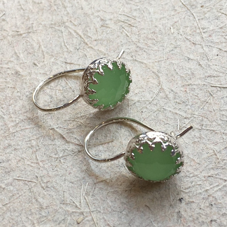 Silver jade earrings, apple green earrings, crown earrings, Dangle earrings, casual earrings, gemstone earrings Queen of green E8050 image 2