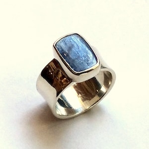 Healing Kynite ring  • Healer gemstone ring  • Silver Anti Anxiety ring for her  •  Blue gemstone ring  • Spiritual jewelry - Your air R2359
