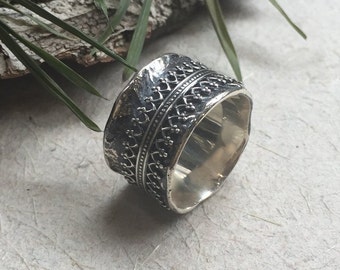 Wide silver band, Crown Silver ring, Wide silver band, unisex band, wedding band, organic boho ring, statement ring - Soft serenade R2143