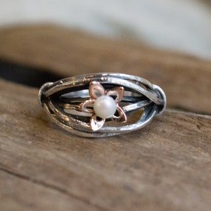 Sterling silver band, silver gold ring, two tones ring, wire wrap ring, flower ring, pearl ring, engagement ring white field. R1516A image 2