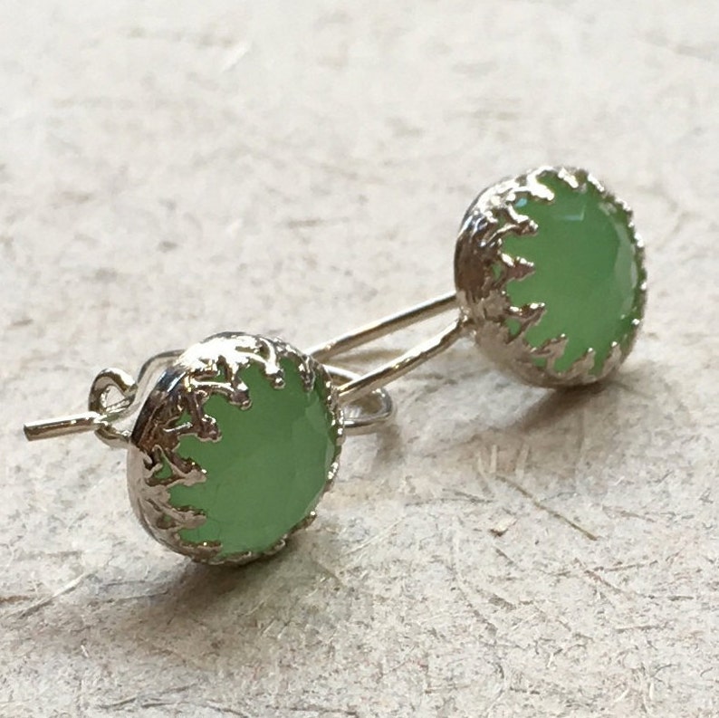 Silver jade earrings, apple green earrings, crown earrings, Dangle earrings, casual earrings, gemstone earrings Queen of green E8050 image 1