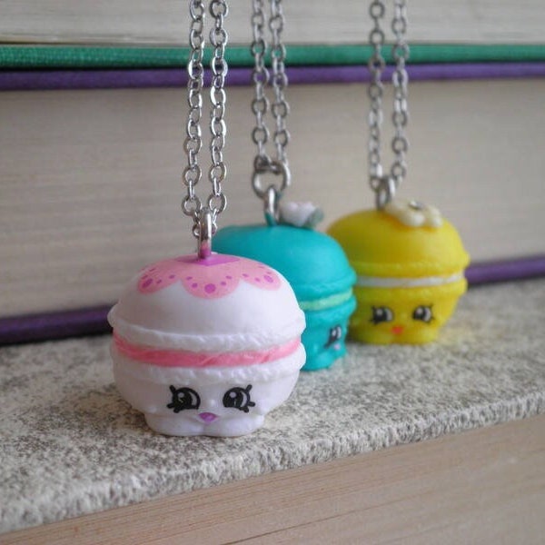 Collier à breloques biscuit macaron - Mini Macca-Roon Shopkins sur une longue chaîne en argent - Pendentif/collier nourriture dessert Kawaii cadeau bijoux