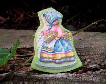 Vintage Country Girl Handmade Brooch. Folk Art Girl Gathering Sticks Paper Ephemera & Felt Brooch, Retro 50s Kawaii Kid Pin Eco Jewelry Gift