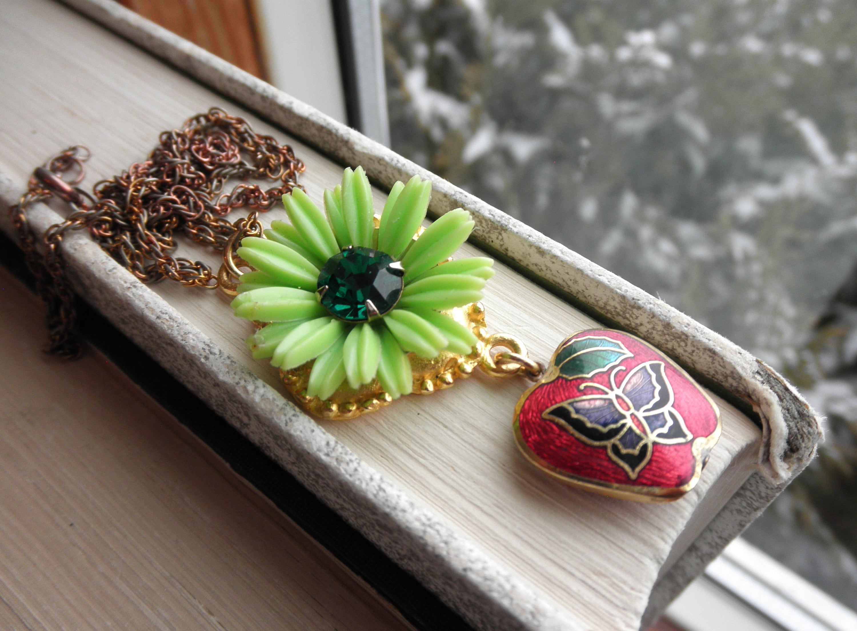 いま人気のアイテム Cloisonne & Flower Green Vintage Apple Design Butterfly W/ その他