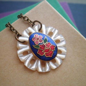 Floral Button Necklace - Retro Button Charm Necklace - Vintage Enamel Flowers Mother Of Pearl Floral Cloisonne Boho Jewelry Eco Gift For Her