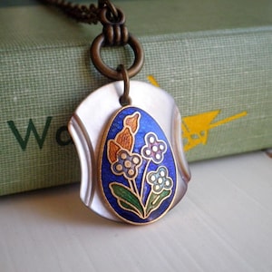 Vintage Enamel Flowers Mother Of Pearl Button Pendant - Retro Bohemian Button Charm Necklace - Floral Cloisonne Boho Jewelry Gift For Her