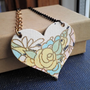 Heart Necklace - Vintage Floral Statement Pendant - 1950s Paper Ephemera Flower Heart Bib Necklace - Eco Friendly Retro Pendant Jewelry Gift