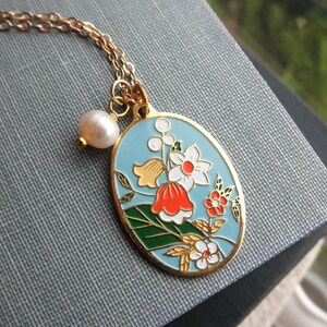 Vintage Floral Charm Necklace - Enamel Flowers + Freshwater Pearl Charm Necklace - Retro 1970s Cottage Core Flower Garden Jewelry Eco Gift