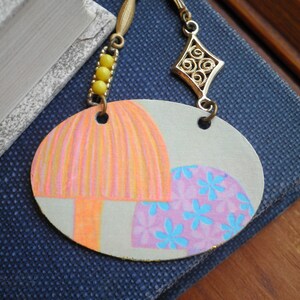 collier plastron champignons vintage - pendentif champignon champignon funky en papier - bijoux rétro champignons sauvages et breloques vintage - cadeau pour les amateurs de champignons