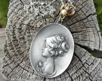 Tinnen Cameo ketting - Vintage Cameo hanger - Gemengde metalen statement ketting - Retro Lady Silhouette Cameo sieraden cadeau voor haar