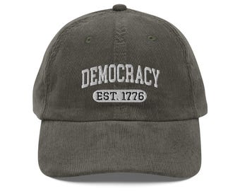 Camiseta Democracy Est 1776 Estados Unidos Democracia bordado Boné de veludo cotelê vintage Sutil Anti Trump Nenhum Rei na América Anti MAGA Liberal Presente