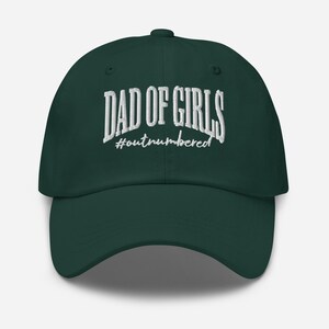 Pappa till flickor #outnumbered Vuxna Nyhetspresent broderad basebollkeps hatt hatt Rolig present från döttrar Present Fars dag Nybliven pappa dotter