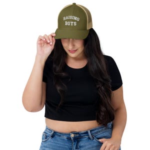 RAISING BOYS Cute Mom Life Shirt borduurwerk Trucker Cap hoed Moederdagcadeau grappige moeder cadeaus voor hem haar moeder van jongens shirt moeder van jongens pet