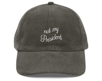 Not My President anti-Trump borduurwerk vintage corduroy pet Not My President pet democraat shirt feministisch cadeau Geen Trump anti-Elon protest pet