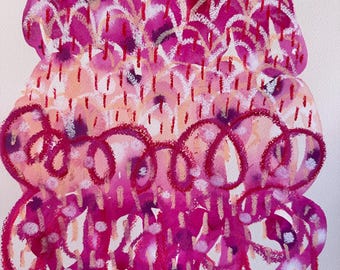 Könnte beinhalten: Ein abstraktes Gemälde mit geschichteten Magenta- und Rosatönen in Aquarelltechnik, kombiniert mit kräftigen, kreisförmigen Wachsmalstift-Kritzeleien. Die Komposition enthält vertikale rote Striche und weiße punktierte Markierungen.