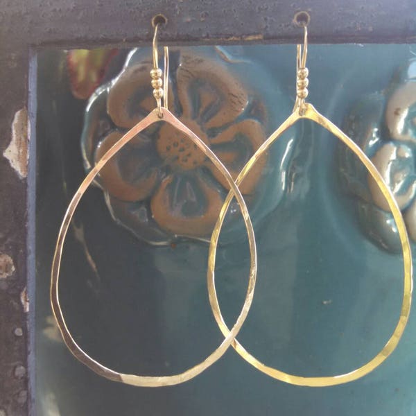 Gold Hoops..Gold filled Hoops..Oval Gold Hoops..Large Gold Hoops..Hoop Earrings..Large Hoop Earrings..Gold Filled Oval Hoops.Large Gold Hoop