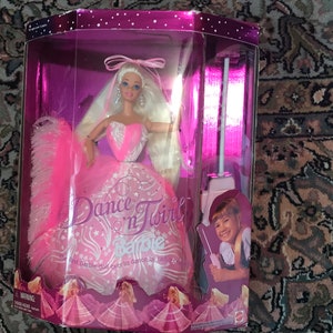 Barbie danse et virevolte