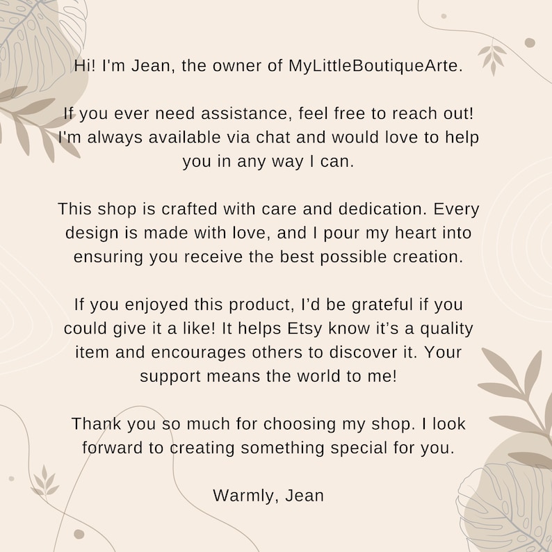 Puede incluir: Fondo beige con texto de MyLittleBoutiqueArte. El texto incluye un mensaje de bienvenida de Jean, la propietaria de la tienda, e informaci&oacute;n sobre la dedicaci&oacute;n de la tienda a la calidad y el servicio al cliente. Acentos de hojas decorativas.