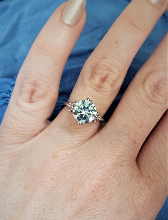 Ice blue moissanite deals