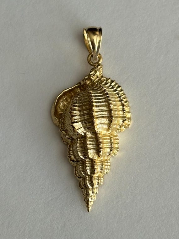 14 Karat Solid Gold Handmade Conch Shell pendant.… - image 2