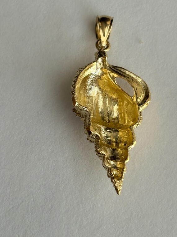 14 Karat Solid Gold Handmade Conch Shell pendant.… - image 3