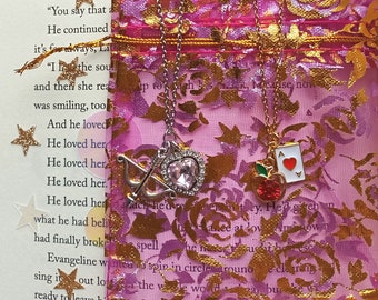Collar con temática de Érase una vez un corazón roto / Jacks & Evangeline