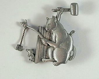 Vintage 1980s JJ Jonette Jewelry Pewter Cat Mouse Hammer Brooch Whimsical Novelty Pin