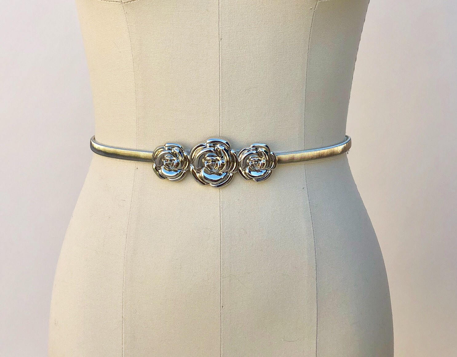 Anthropologie Vintage Gold belt with Pink, gold and Pearl beaded Accents Anthropologie Rose Belt, Embellished Belt, Gold Belt, 1950 main image 3