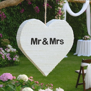 Piñata de corazón para boda de Sr. y Sra.: decoración grande blanca para despedida de soltera