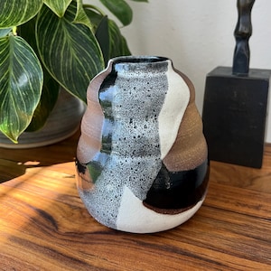 Handmade Pottery Vase, Black and White Glaze Modern Ceramics, Wheel-thrown Ceramic Vase, Handmade Decorative Home Accent, Curvy Pottery Vase
