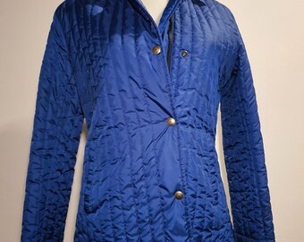 Calvin Klein blaue Vintage authentische Daunenjacke schick luxuriöse Hüfte lang Größe S Frauen tragen 2000er Jahre CK Damenjacke Made in Hong Kong