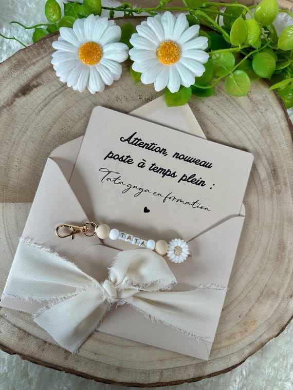 Annonce grossesse tata carte avec porte clés. , porte clés en perles, famille, sœur, amie, belle sœur, cousine, bébé en route beige