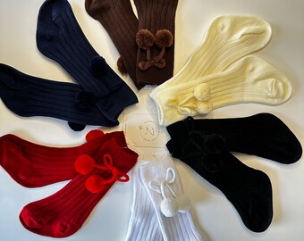 Calcetines altos hasta la rodilla para bebé, de algodón, con decoración de pompones.