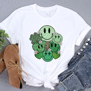 St Patrick&#39;s Day Smiley Face Shirt, Lucky Shirt, Irish Woman Gift Tee, Four Leaf Clover Shirt, Shamrock Festival Shirt, Gift for her
