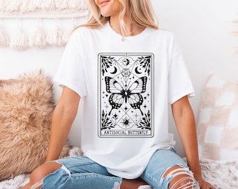 Camiseta de introvertido antisocial, camiseta gótica de tarot con mariposa, camiseta sarcástica divertida, ropa alternativa de Dark Academia, top atrevido para mujer