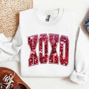XOXO Sweatshirt, Valentines Day Sweatshirt, Lover Hoodie, Gift  for her, Heart Sweatshirt, Love Sweatshirt, Happy Valentines Sweatshirt