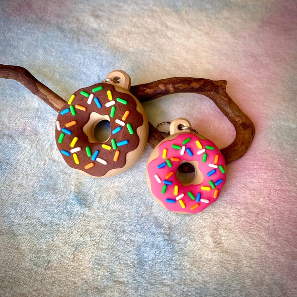Llavero pastillero con forma de donut - Adorno para bolso - Estuche de viaje para pastillas - Organizador portátil