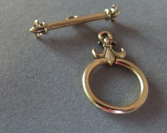 Fleur de Lis Gold Dipped Pewter Toggle Set - Jewelry Supply - Embellishment